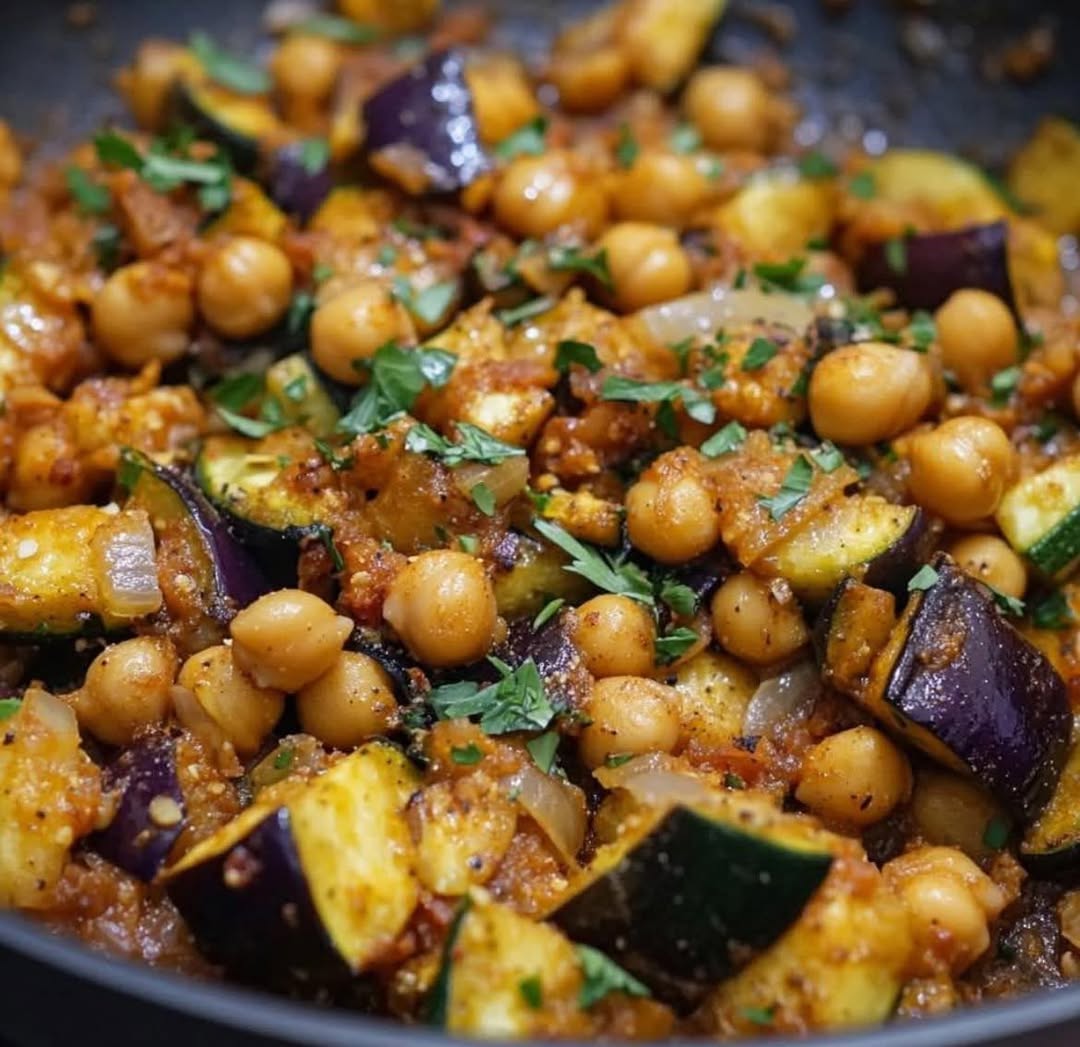Poêlée d’aubergine, courgette et pois chiches